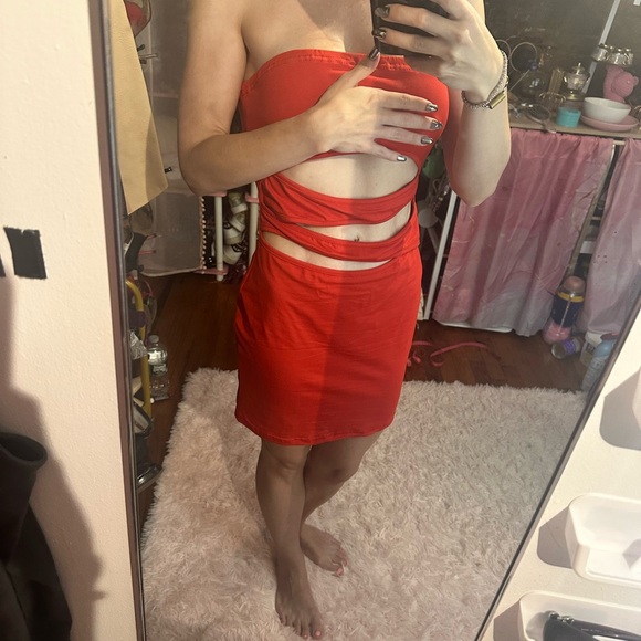 SHEIN Dresses & Skirts - 💕 NWOT Red Strapless Cutout Dress